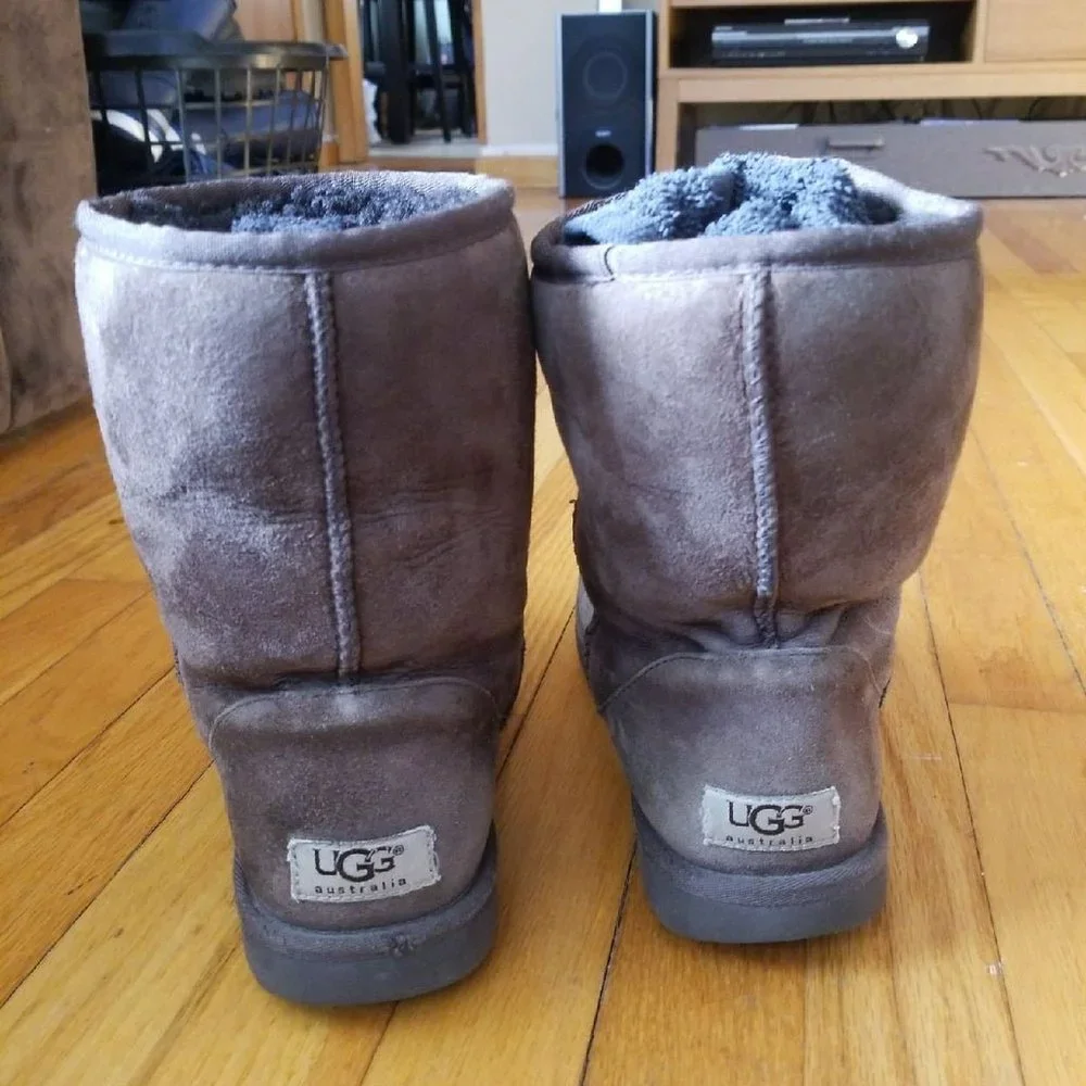 UGG boots size s/n 5825, size 8